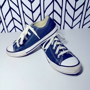 Girls navy blue converse size 1.5